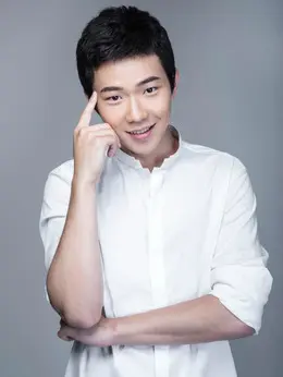 吕现（张亦驰饰演）