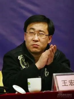 （王宏伟饰演）