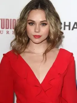 艾丽斯·坎贝尔（青年）（布瑞克·巴辛格饰演）