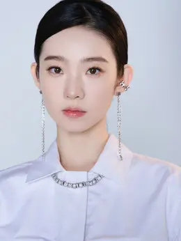 温倩（张艺凡饰演）