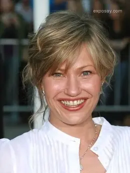 Bobette（乔伊·劳伦·亚当斯饰演）