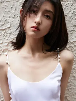 李晓（张子枫饰演）