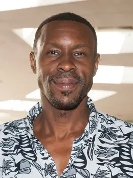 -（伍德·哈里斯饰演）